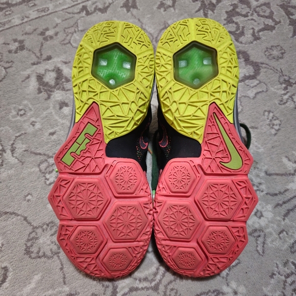 Nike LeBron 12 Shoes - Picture 7 of 7